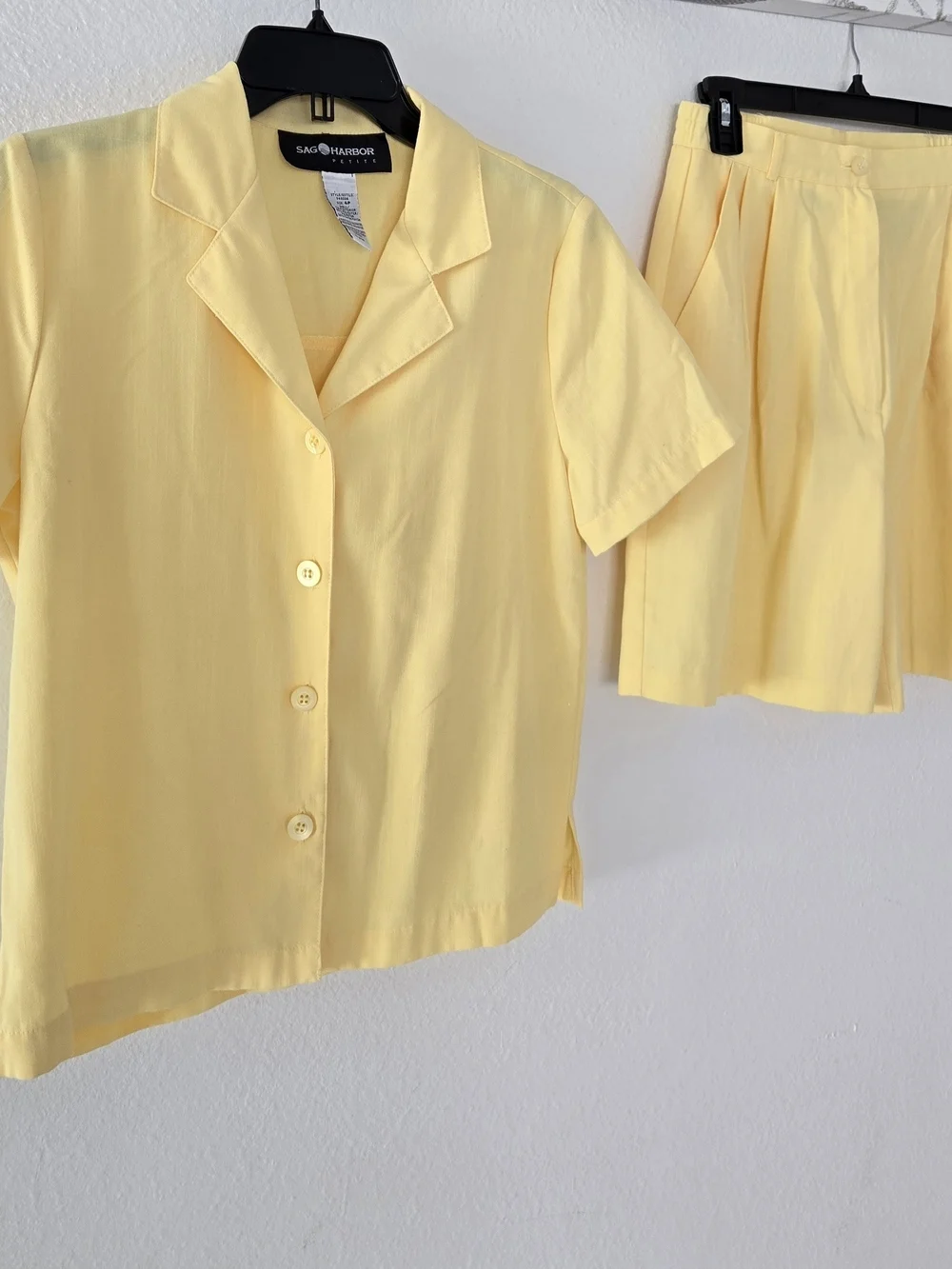 Sag Harbor Petite Pale Yellow Two-Piece Set Top Size 4 Short Size 6